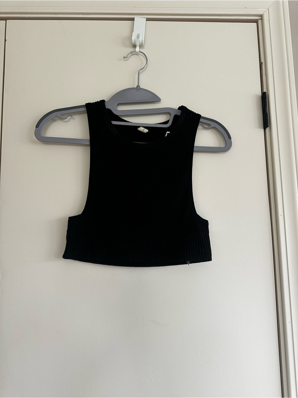 Sleeveless Black Ribbed Crop Tank Top